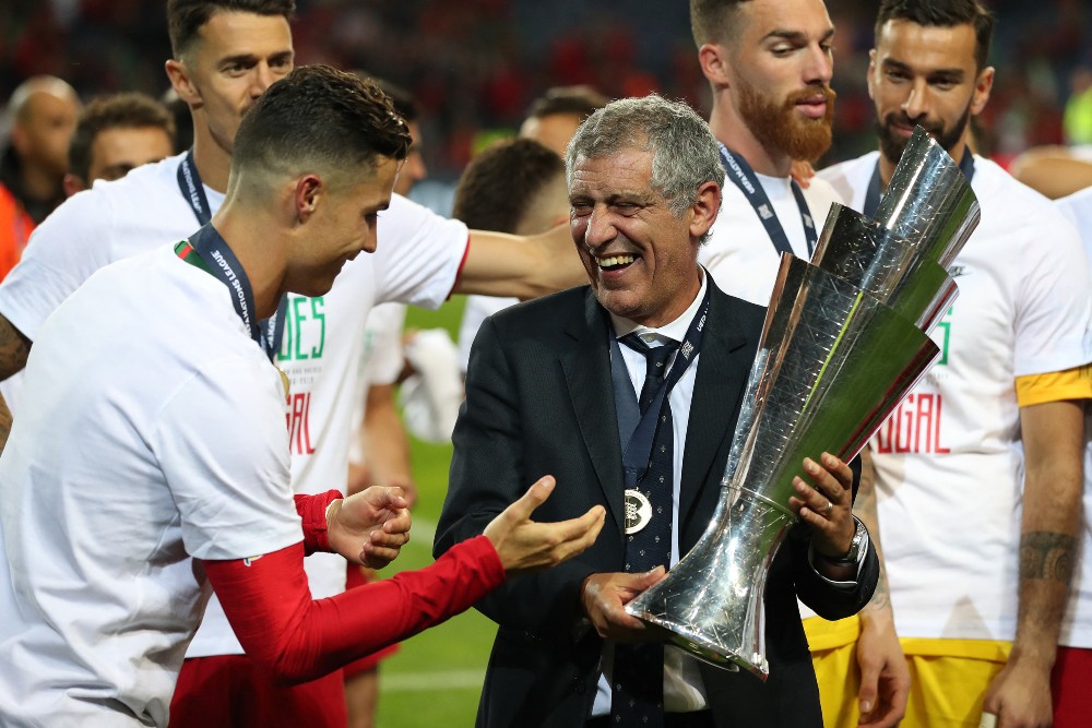 Ronaldo and Santos with the UEFA Nations League trophy in 2019 (©AFP)